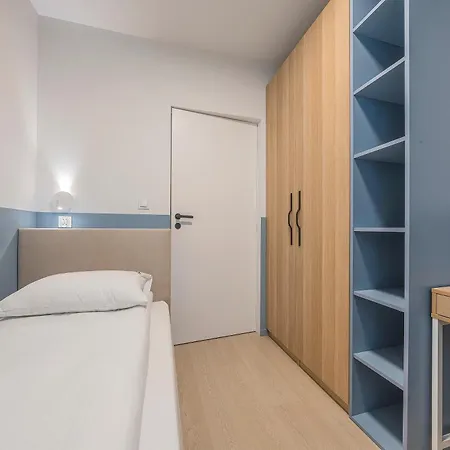 Blue Harmony 4 Bedrooms Near Ergo Arena & Free Parking By Oneapartments