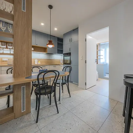Blue Harmony 4 Bedrooms Near Ergo Arena & Free Parking By Oneapartments *