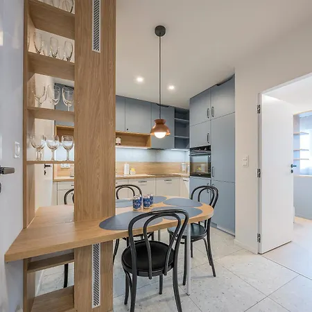 Blue Harmony 4 Bedrooms Near Ergo Arena & Free Parking By Oneapartments Gdańsk