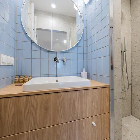 Blue Harmony 4 Bedrooms Near Ergo Arena & Free Parking By Oneapartments