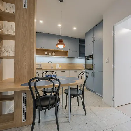 Blue Harmony 4 Bedrooms Near Ergo Arena & Free Parking By Oneapartments Appartement *